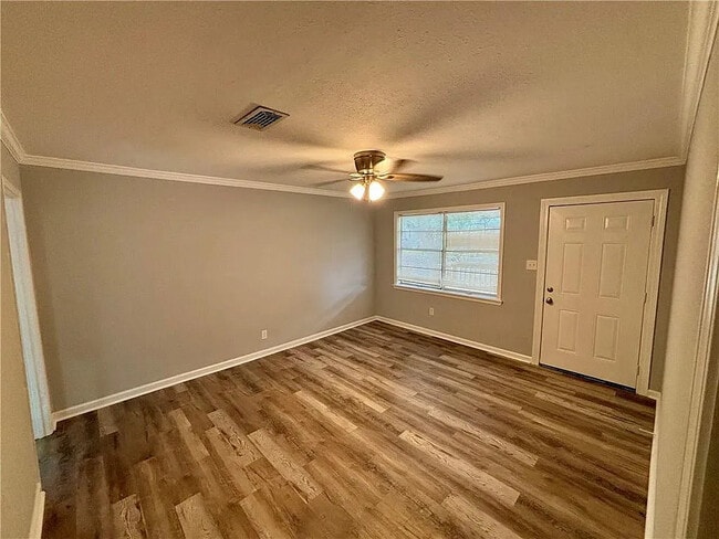 Photo - 466 Pinehill Dr