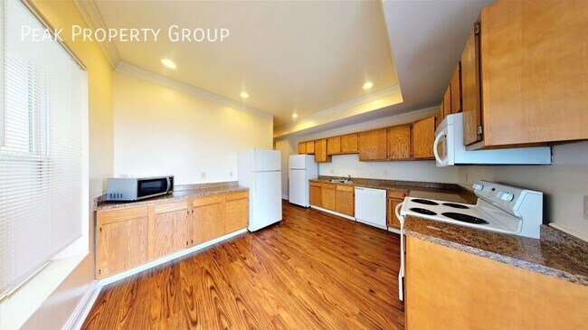Photo - 82 W 8th Ave