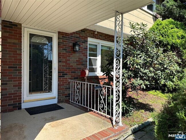 Building Photo - 175 Veterans Dr Rental