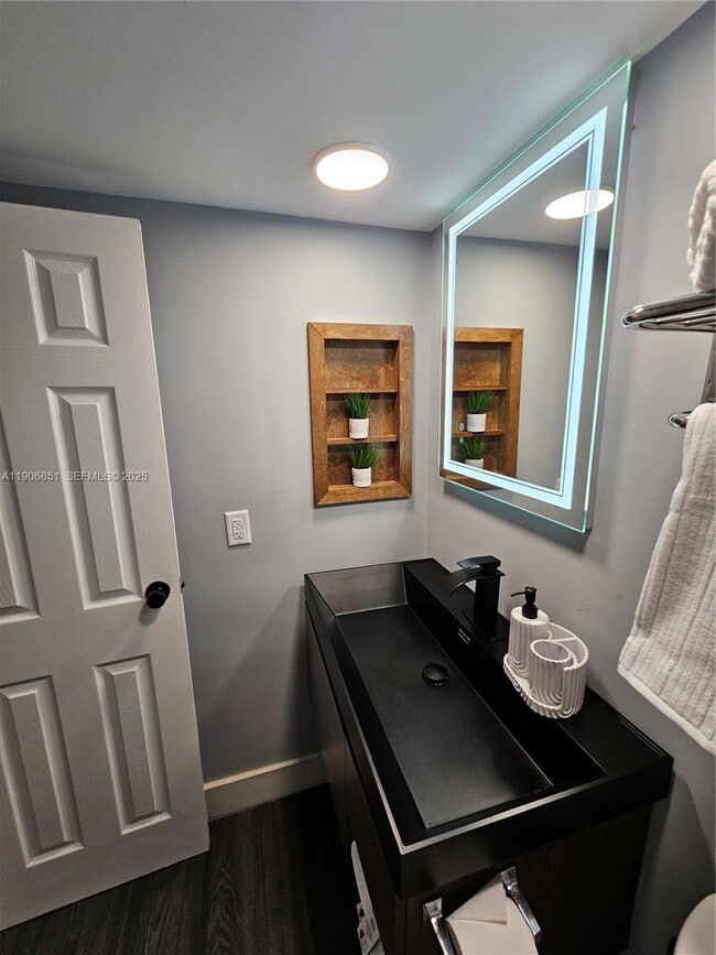 19201 Collins Ave Unidad 324