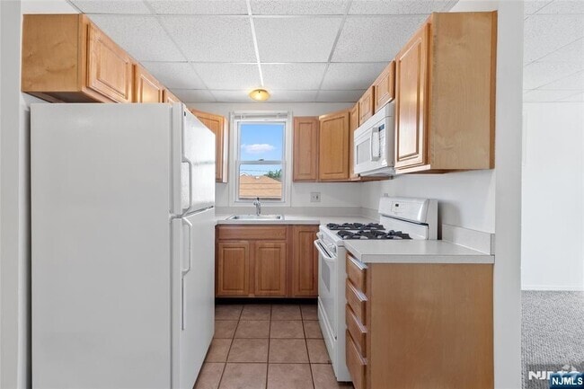 Building Photo - 275 Centre Ave Rental