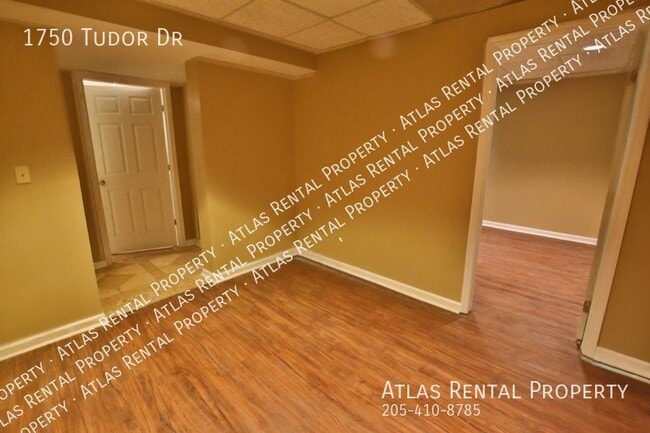 Photo - 1750 Tudor Dr