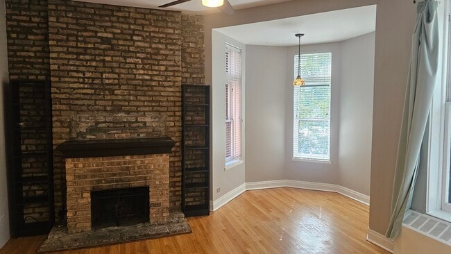 Photo - 648 W Oakdale Ave Unit 1F