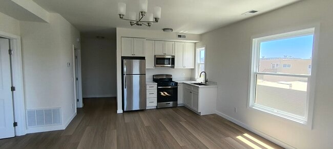 La Playa Apartments