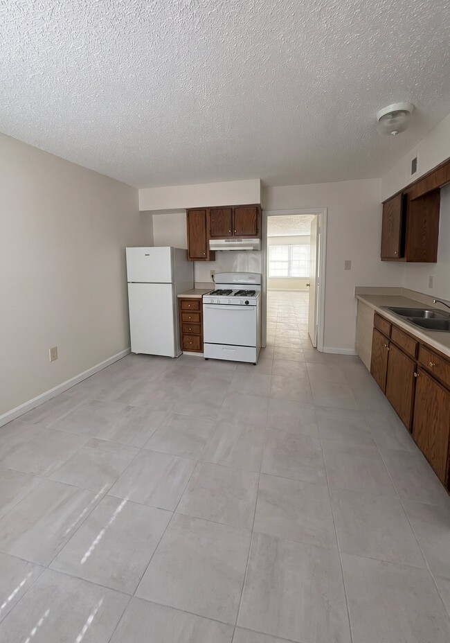 176 Hillview Ave Unit 2