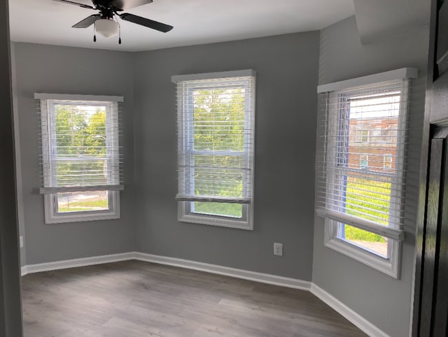 Photo - 2933 Presstman St