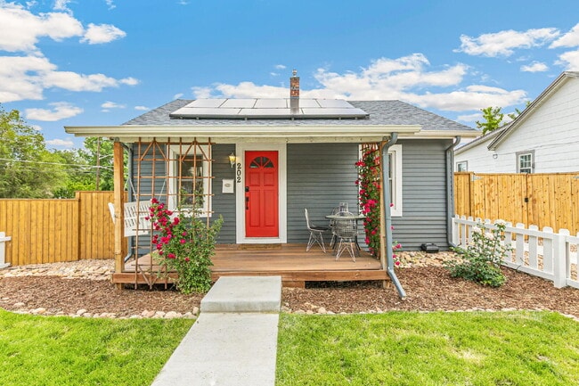 Building Photo - $2,595, 3-bed, 2-bath, located in Denver w... Rental