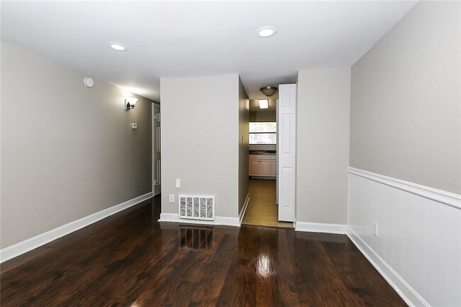 Photo - 3837 Moran Way