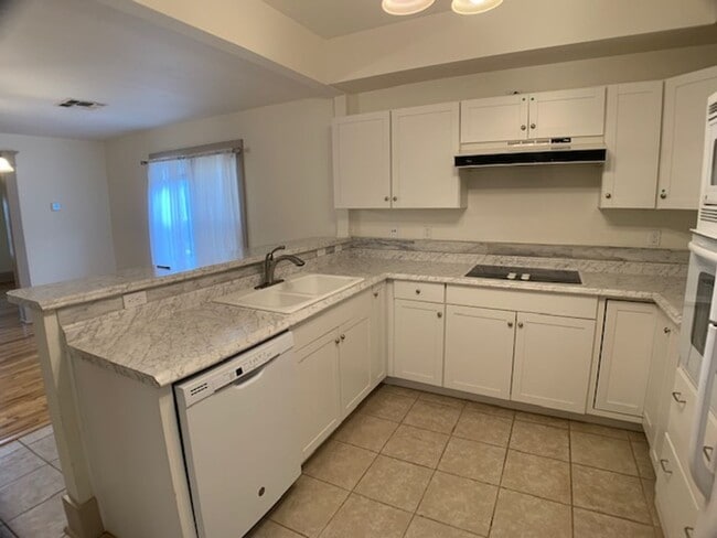 Photo - Edmond 3 bed 1 1/2 bath close to UCO