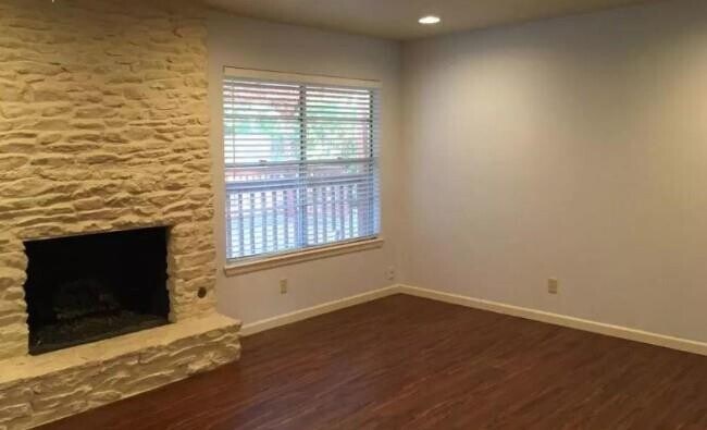 Photo - 2102 Pompton Dr