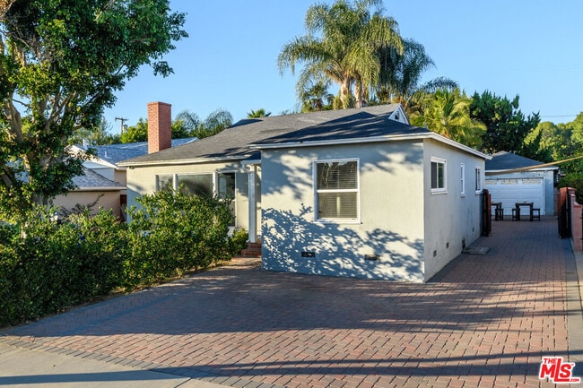 Photo - 16641 Gilmore St