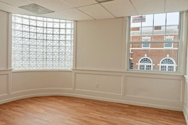 Ventana curva original en esquina - 353 High St