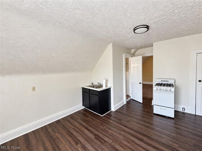 11202 Earle Ave Unit 3