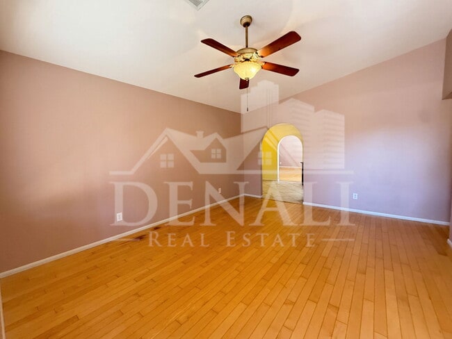 Photo - 2102 W Knox Rd