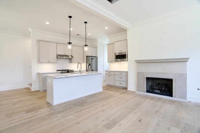 Photo - 406 Shakespeare Ln