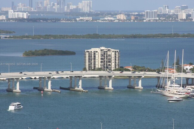 Building Photo - 300 S Biscayne Blvd Unit 2611