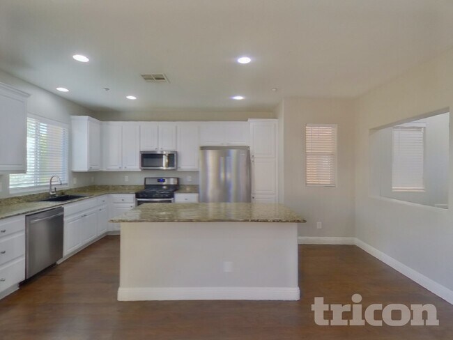 Photo - 6639 Weeping Pine St