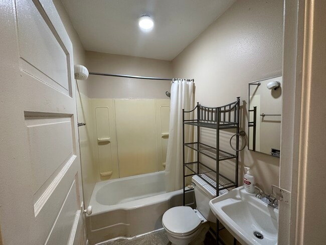 Photo - 633 Broadway St S Unit A