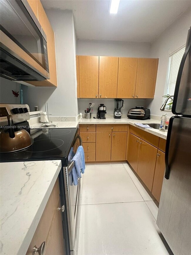 Building Photo - 665 NE 83rd Terrace Unit 115