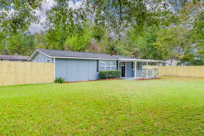 Photo - 105 Maple Cir