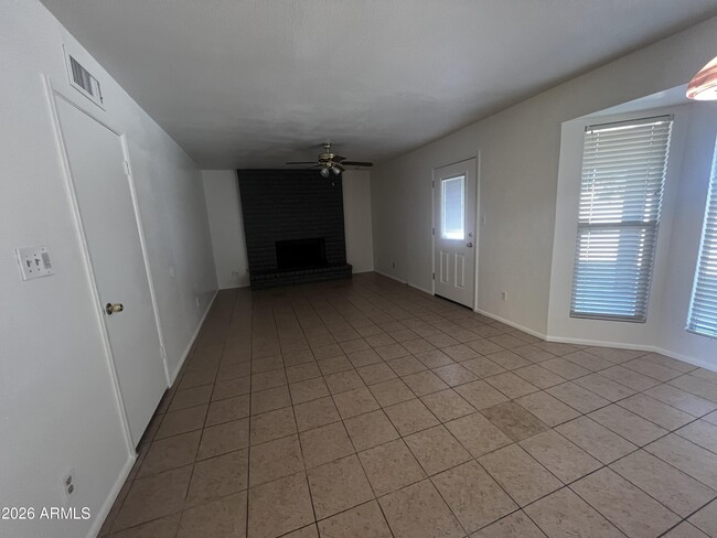 Photo - 1550 W Knowles Ave