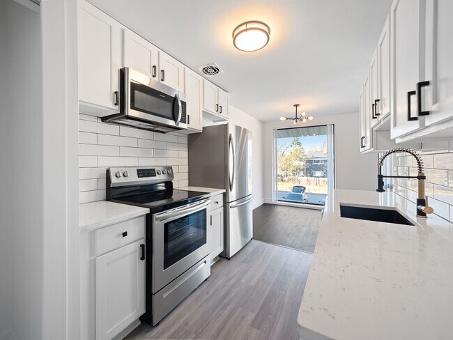 Photo - Royal Oakland Apartments