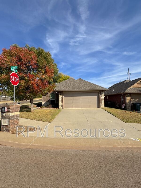 Building Photo - 800 Stag Trail