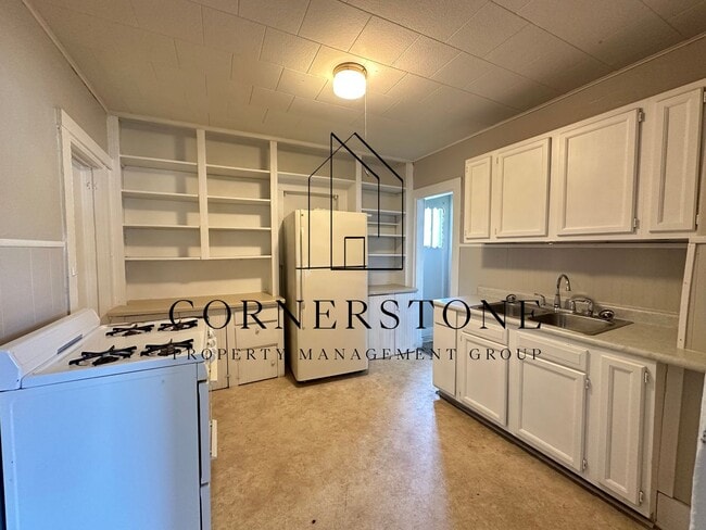 Photo - 302 2nd St NW