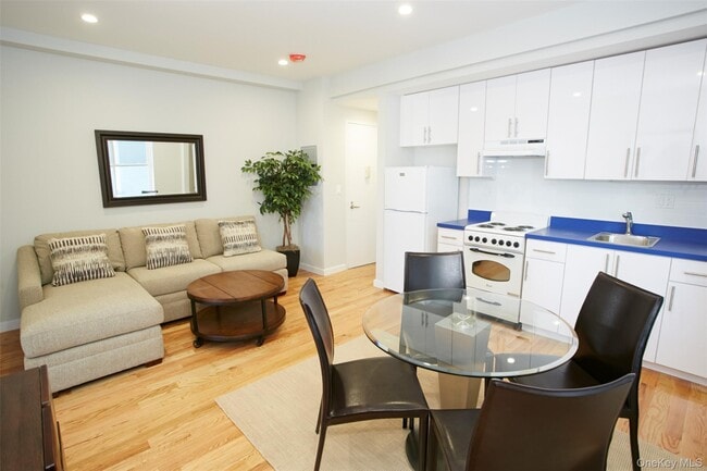 Photo - 215 E Broadway Unit 6S