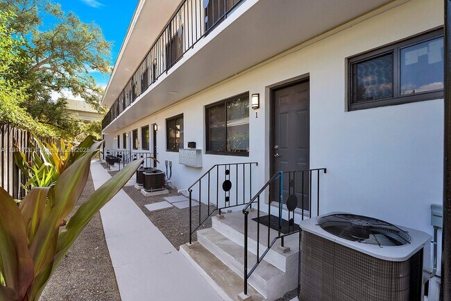 Photo - 2150 SW 26th St Unit 5