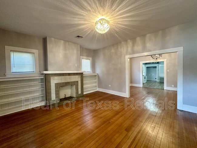 Photo - 609 Herring Ave