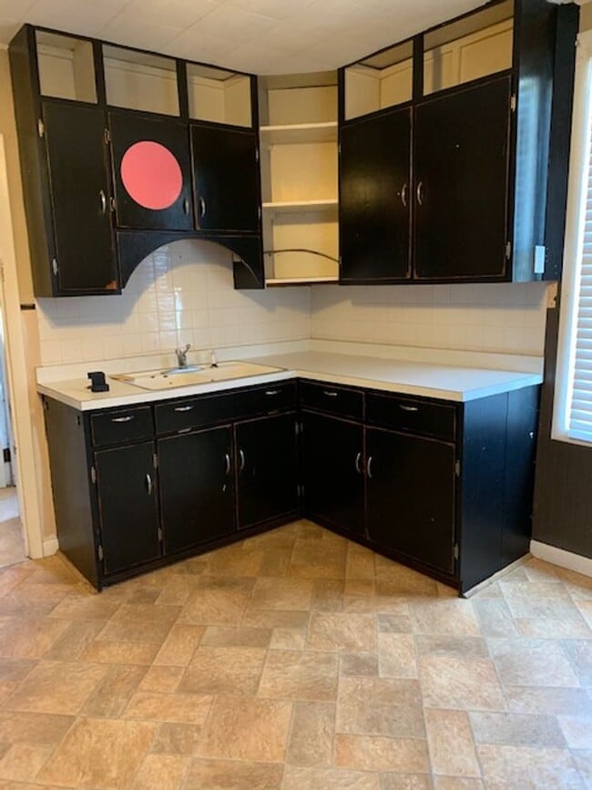 Photo - 805 W 3rd St