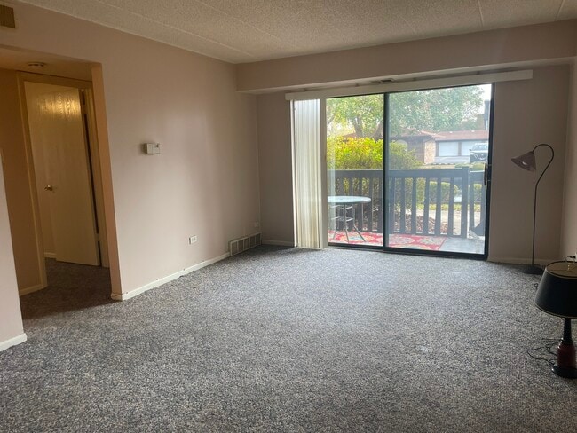 Photo - 4945 Regal Dr Unit 213
