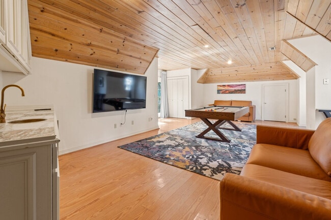 Photo - 6408 E Mercer Way Unidad SI ID1324825P