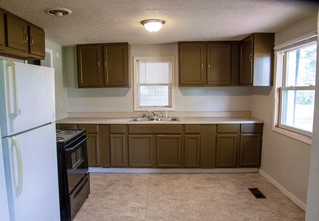 Photo - Spacious Three Bedroom Two Bath Home