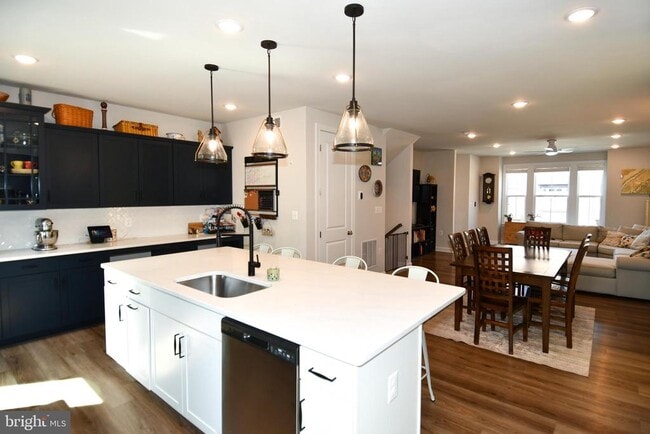 Photo - 7211 Mountaineer Dr