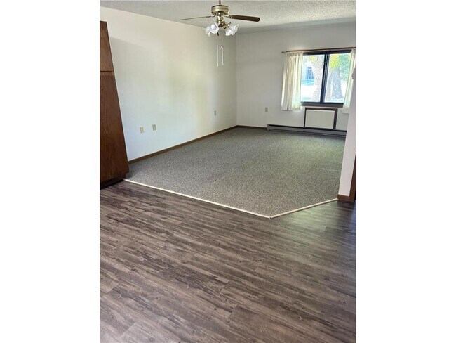 Photo - 305 N Clayborn Ave