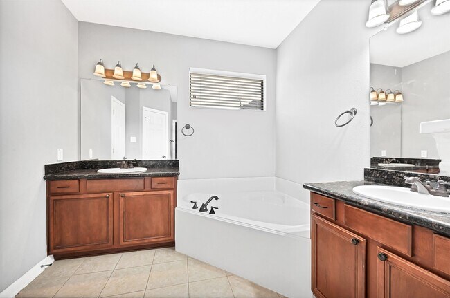 Photo - 1346 Studer St