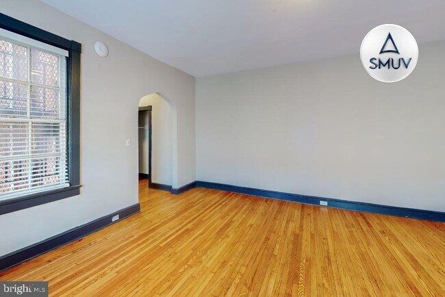 Photo - 24 E Madison St