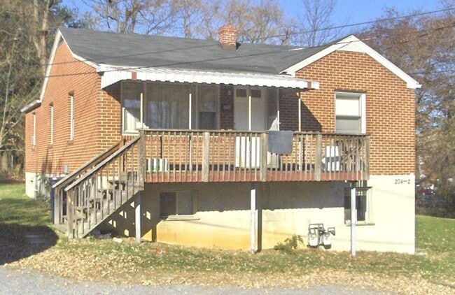 Building Photo - 2 Bedroom 1 Bath Duplex Rental
