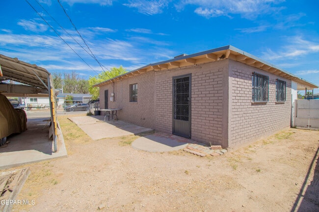 Photo - 321 Walsh Ln