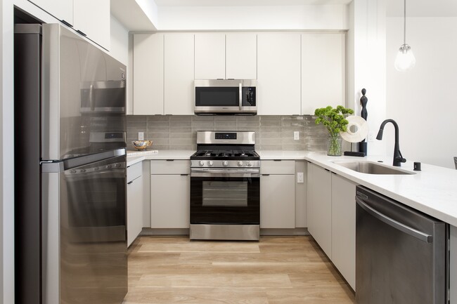 Building Photo - The Reserve La Mirada Rental