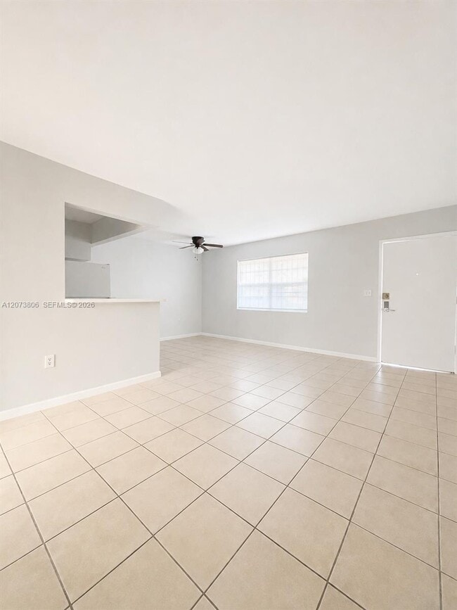 1330 W 54th St Unit 214C