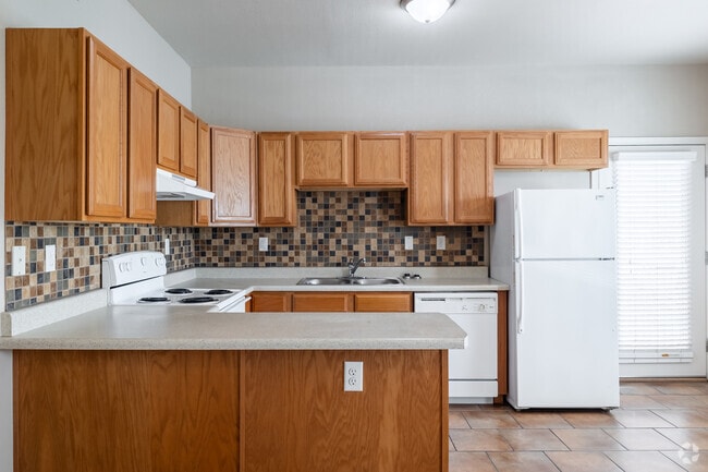 Classic - 2BR, 1BA - 822SF - Kitchen
