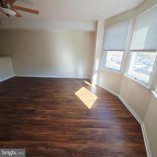 Building Photo - 532 S 15th St Unit 2