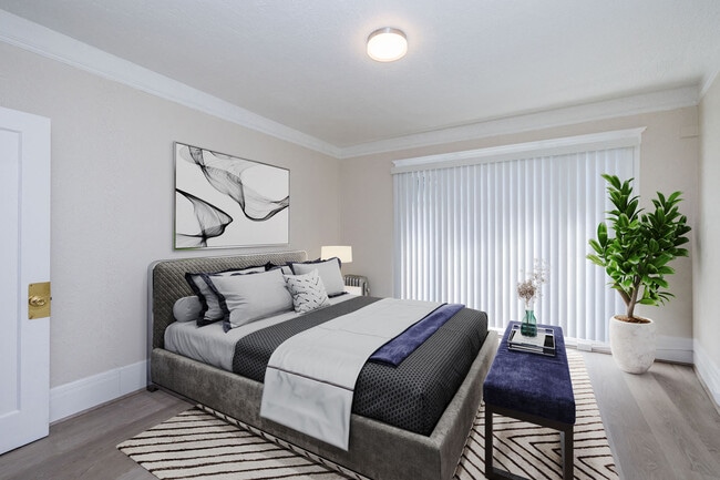 Photo - 240 Grand