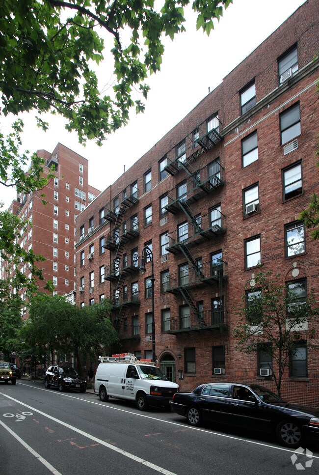 26-32 Charlton St