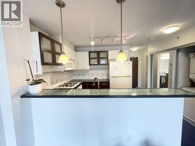 Photo - 1608-7831 Westminster Hwy Unité 7**