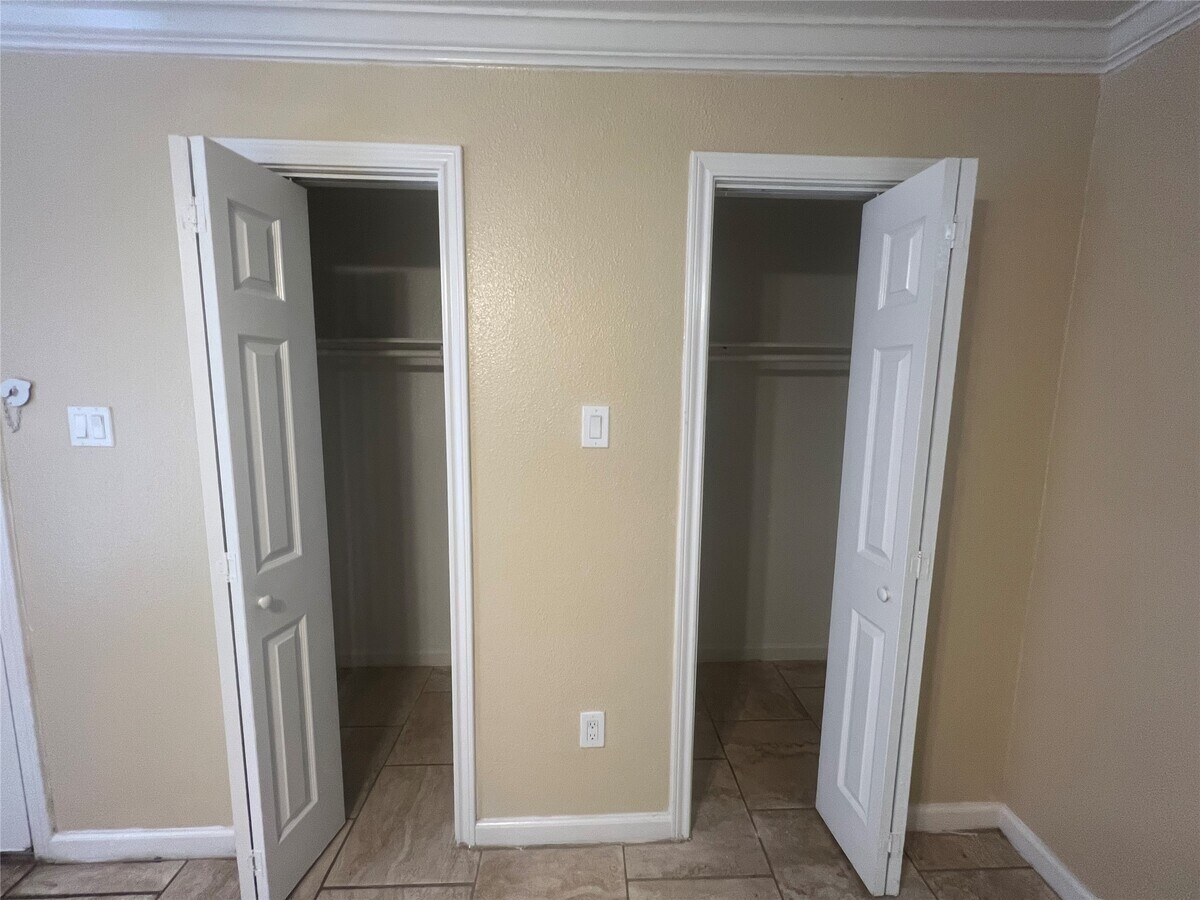 Photo - 10110 Westview Dr