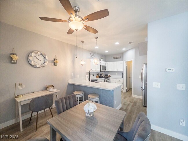 Building Photo - 251 S Green Valley Pkwy Unit 1913